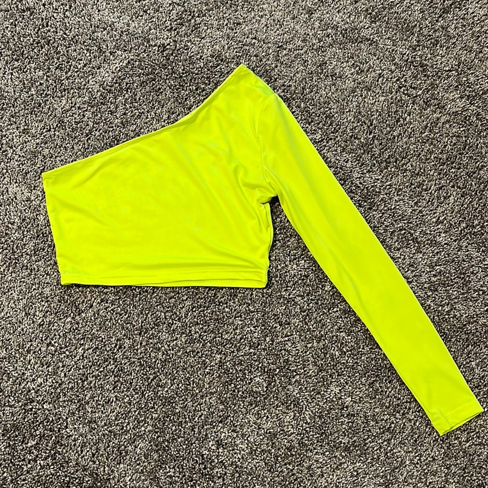 amazon one sleeve cropped shirt